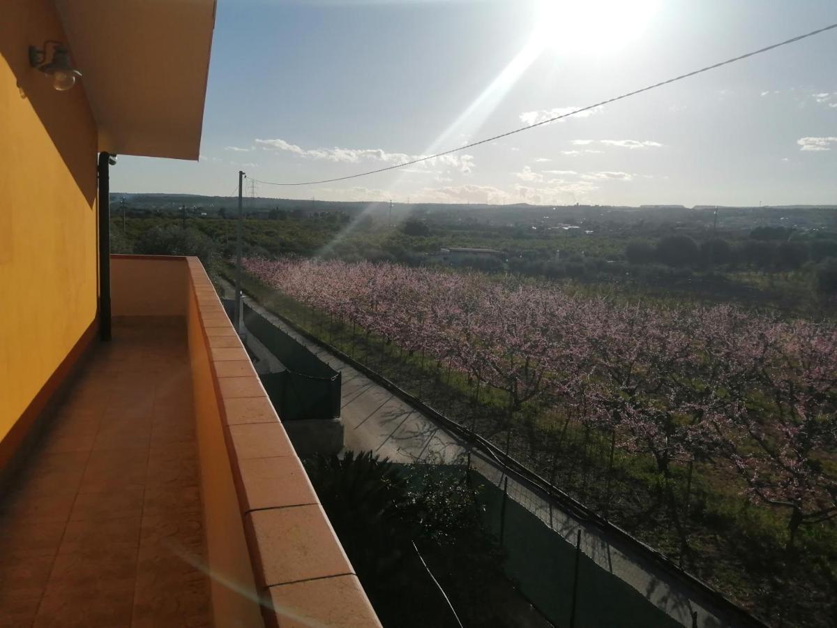 Villa Caterina Solarino Exteriör bild